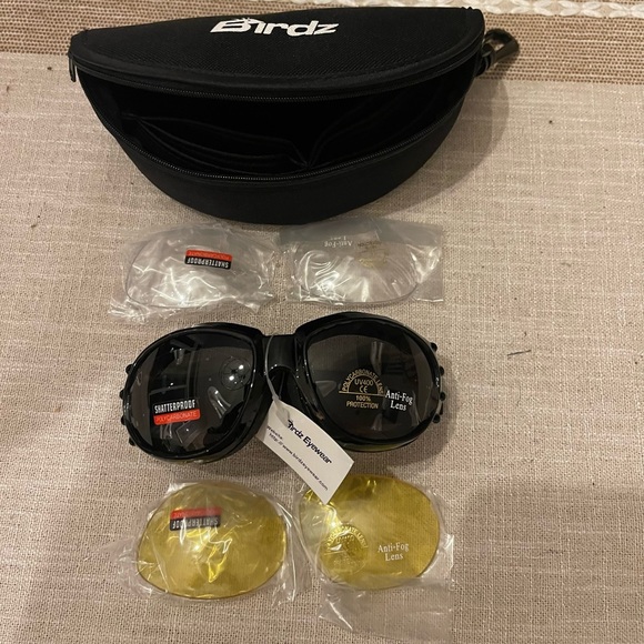 BIRDZ GOGGLES FOR MOTORCYCLE RIDING HAS 3 3 SETS OF LENS CLEAR SMOKE & YELLOW - Picture 2 of 4